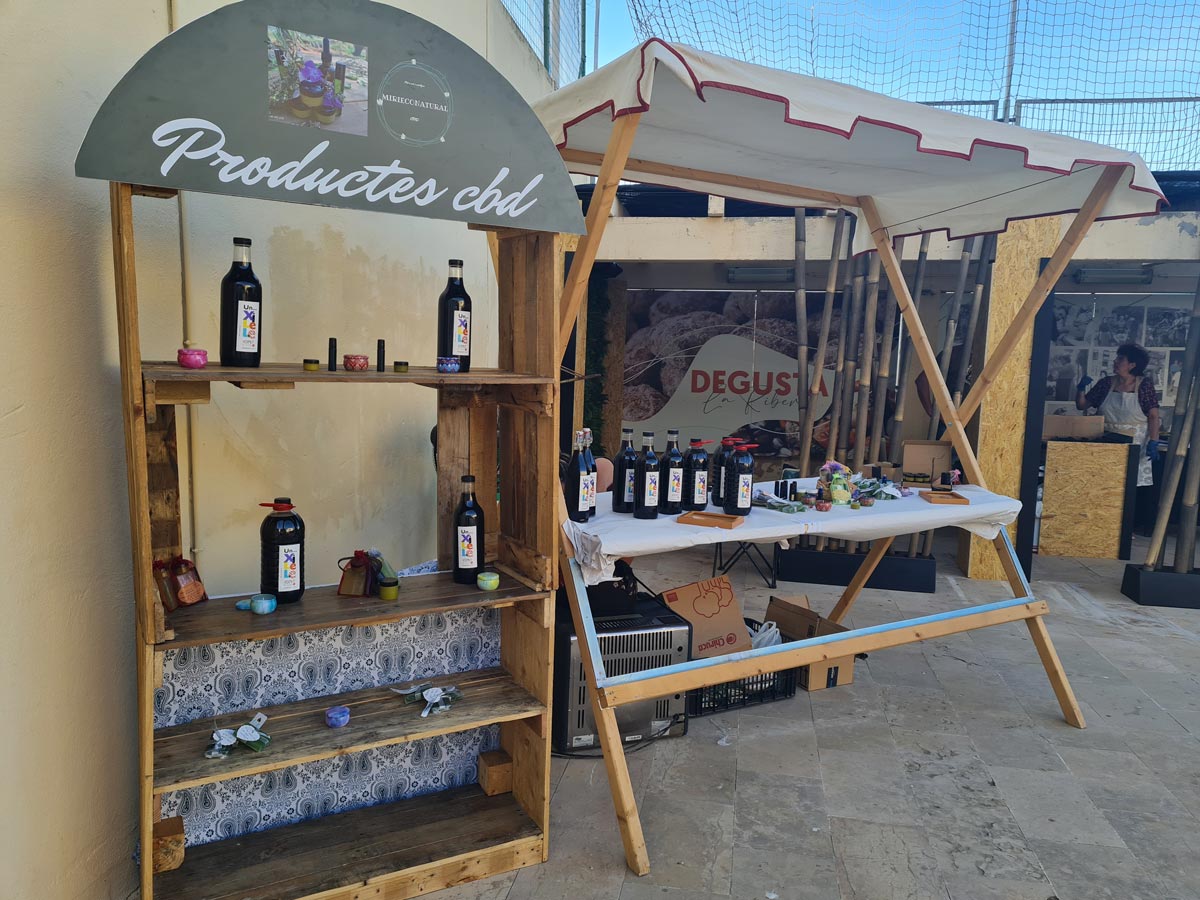 Puesto de productos Paradeta de productes de la zona.