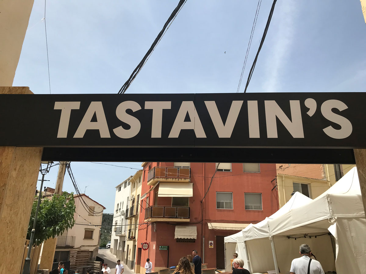 Cartel Tastavin's Entrada a la zona de Tastavin's marcat amb un cartell.