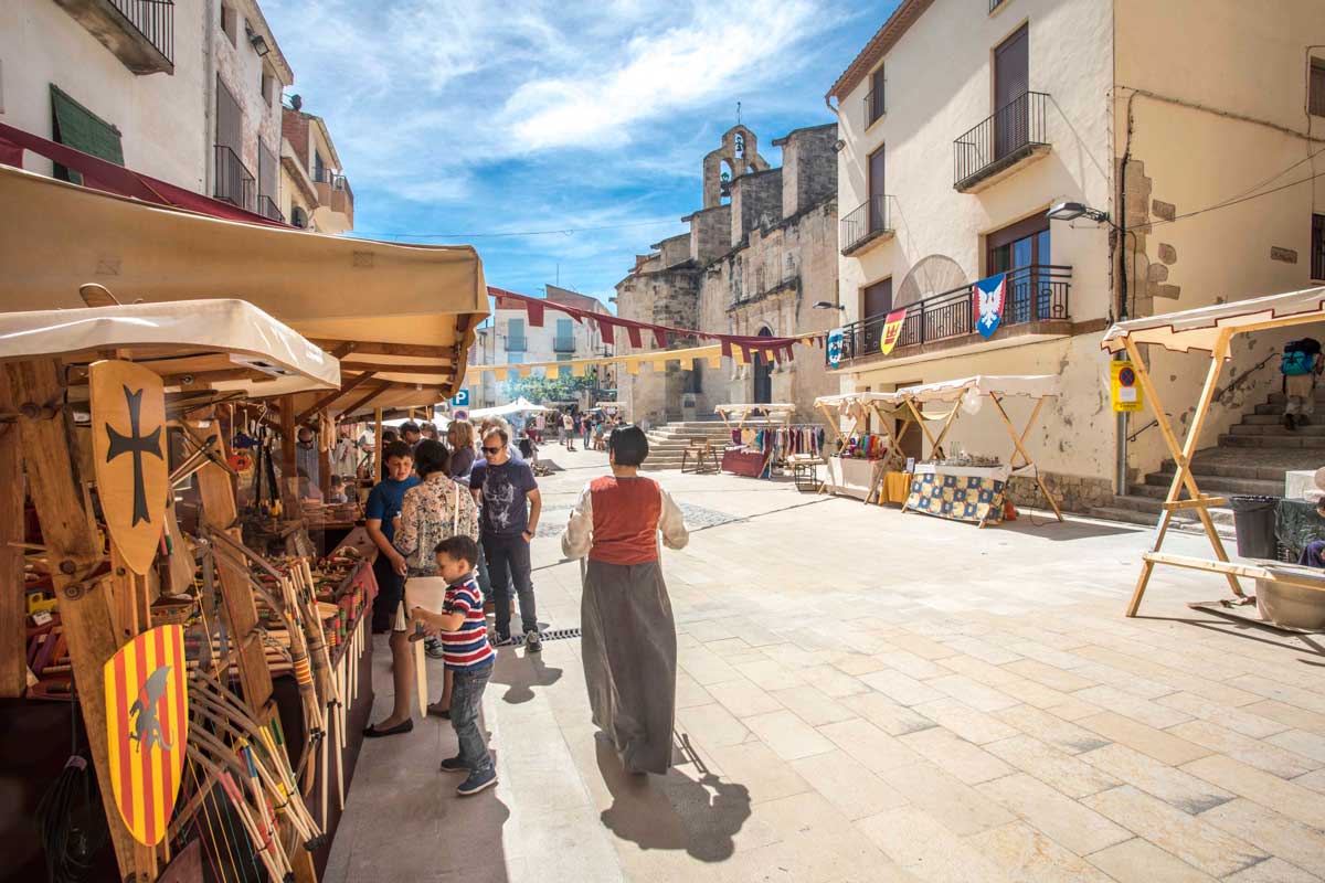 Plaça d'Ascó el dia de la Mostra d'Arts i Oficis d'Ascó