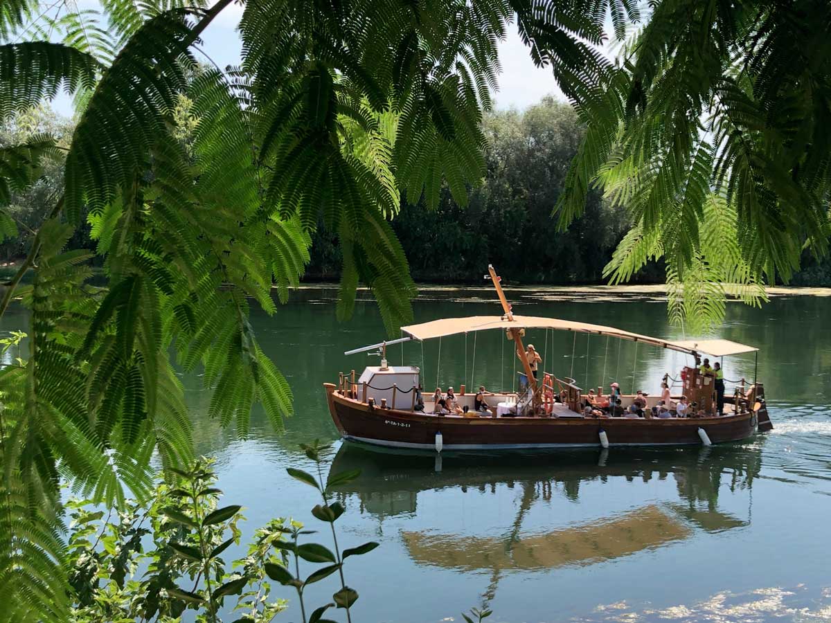 Llaüt "lo Roget" navegant pel riu Ebre