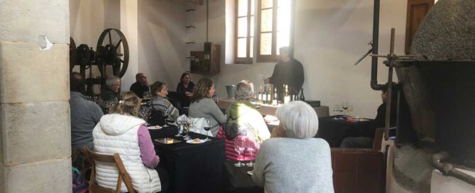 Cata de vins per la Trobada d'autocaravanes
