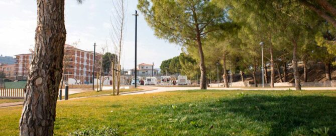 Fotografia on es veuen les autocaravanes estacionades