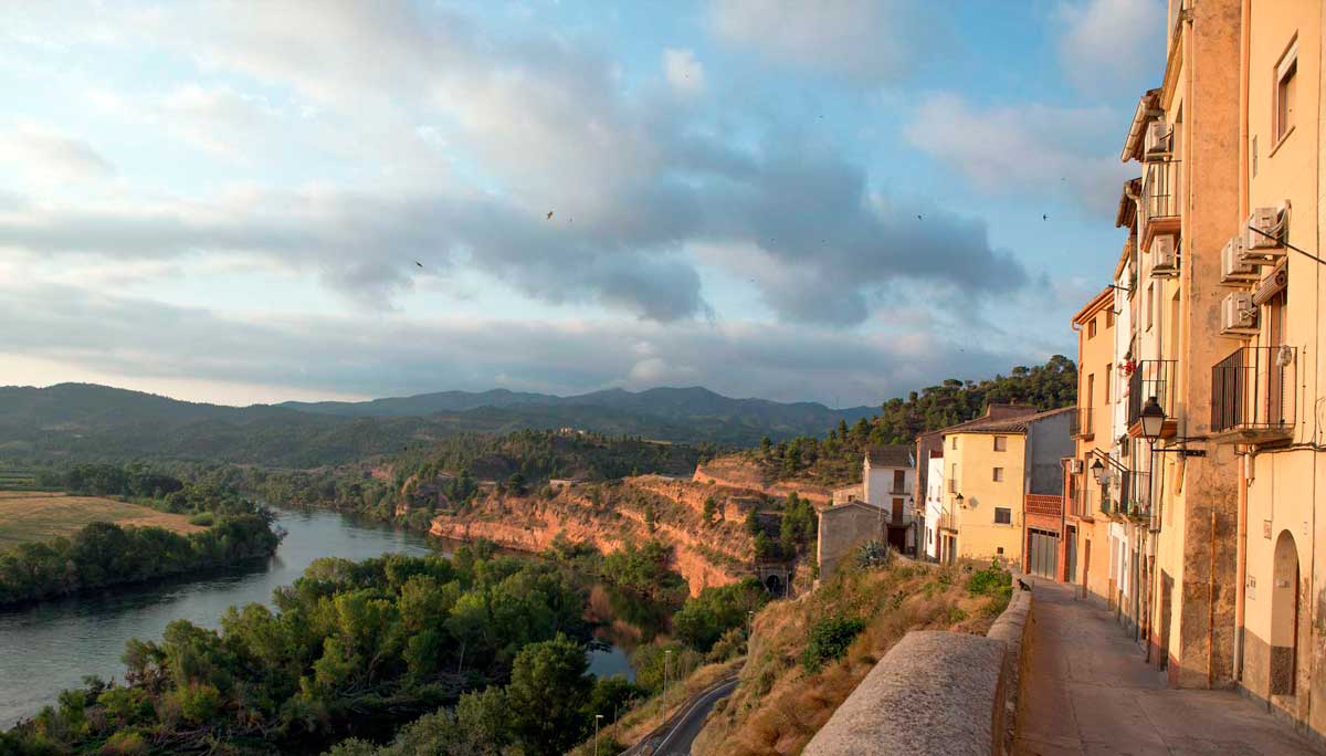 Carrer d'Ascó amb visites al riu Ebre